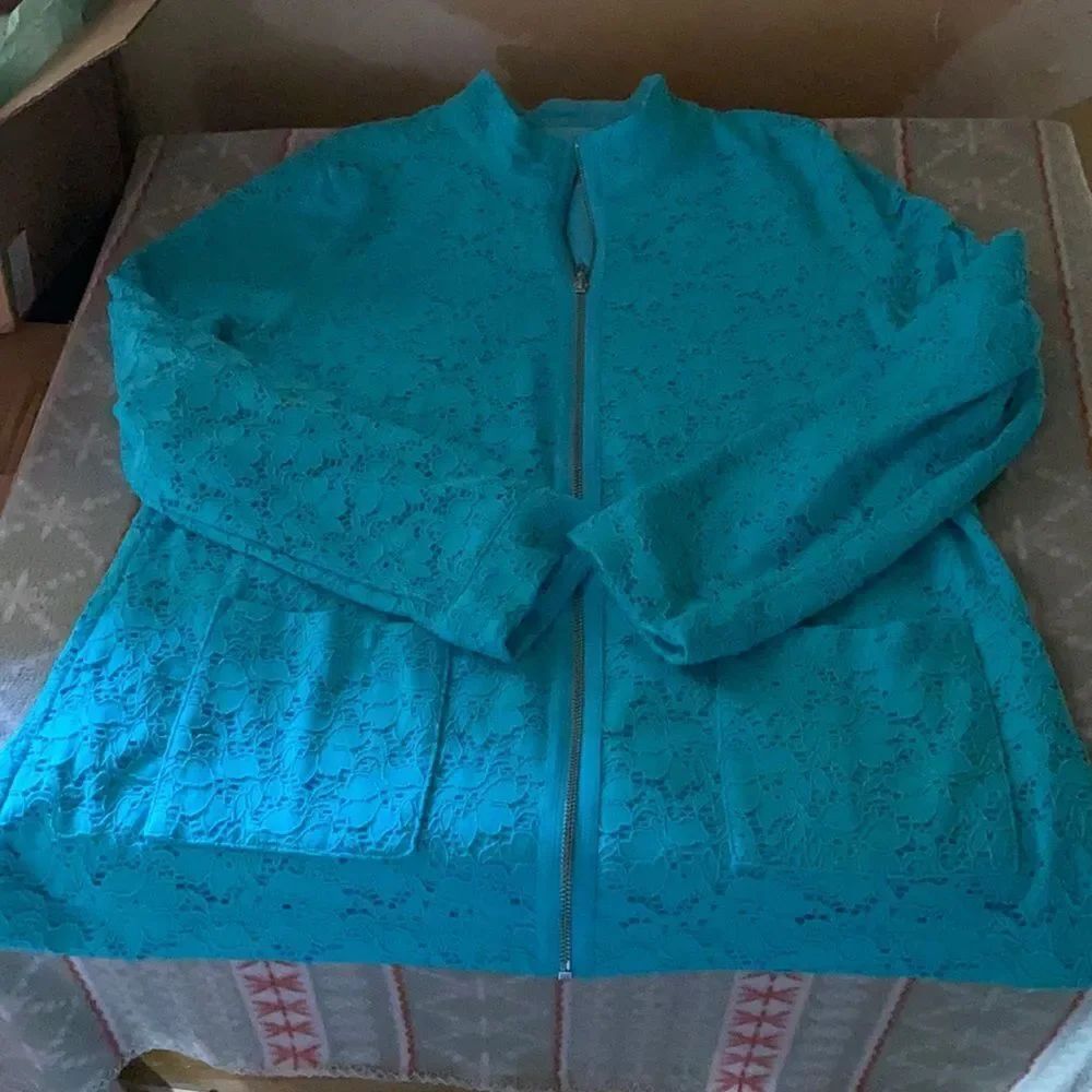 D & CO Teal lace zip up Top sz. L